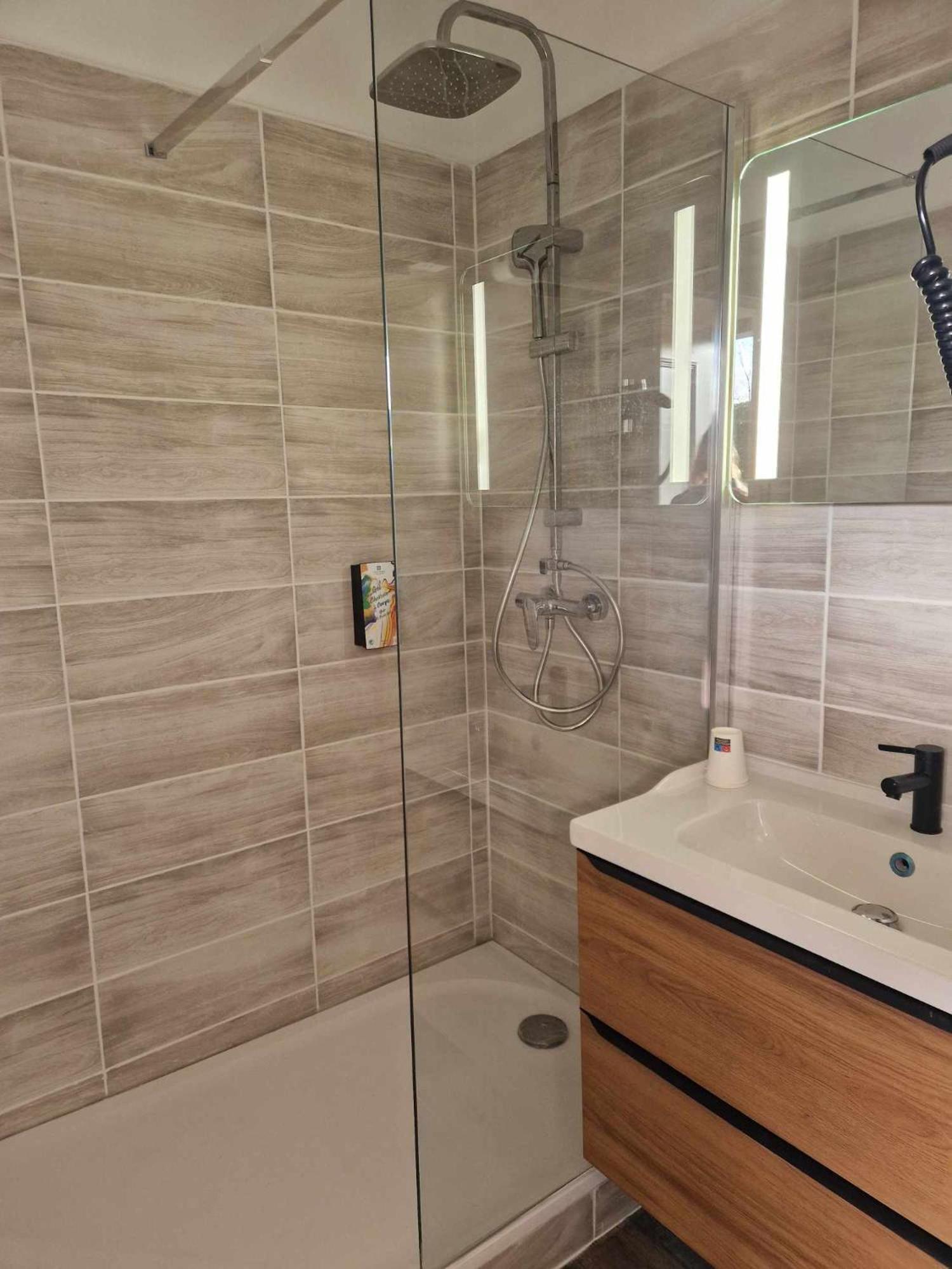 Sure By Western Saint-quentin Ouest Le Pot D Etain Hotel