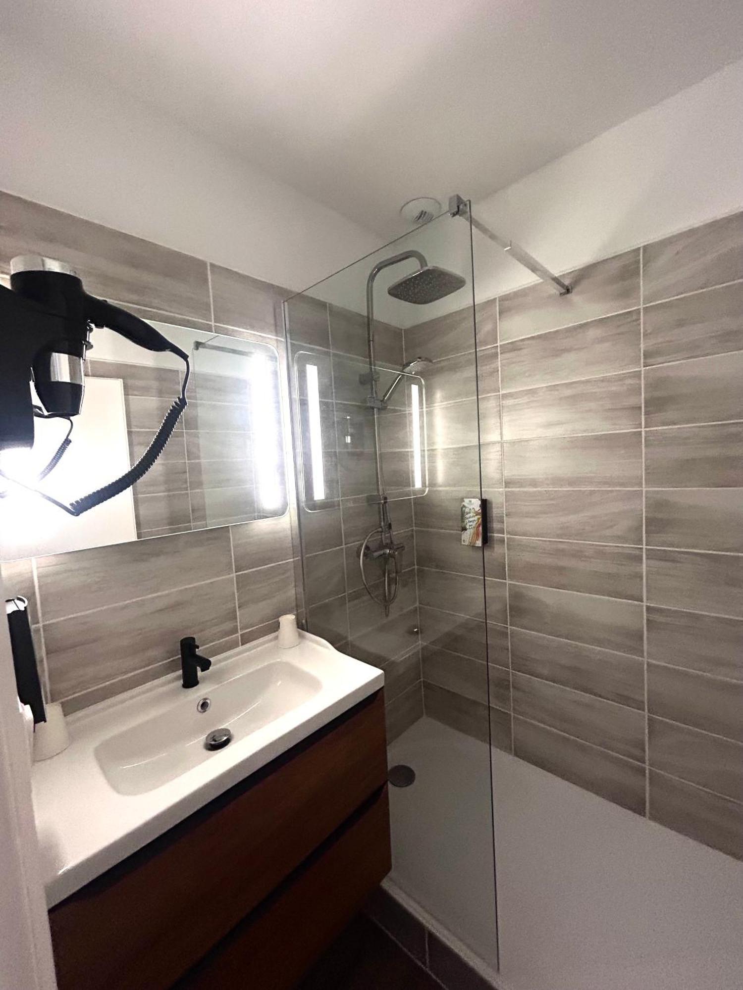 Hotel Sure By Western Saint-quentin Ouest Le Pot D Etain