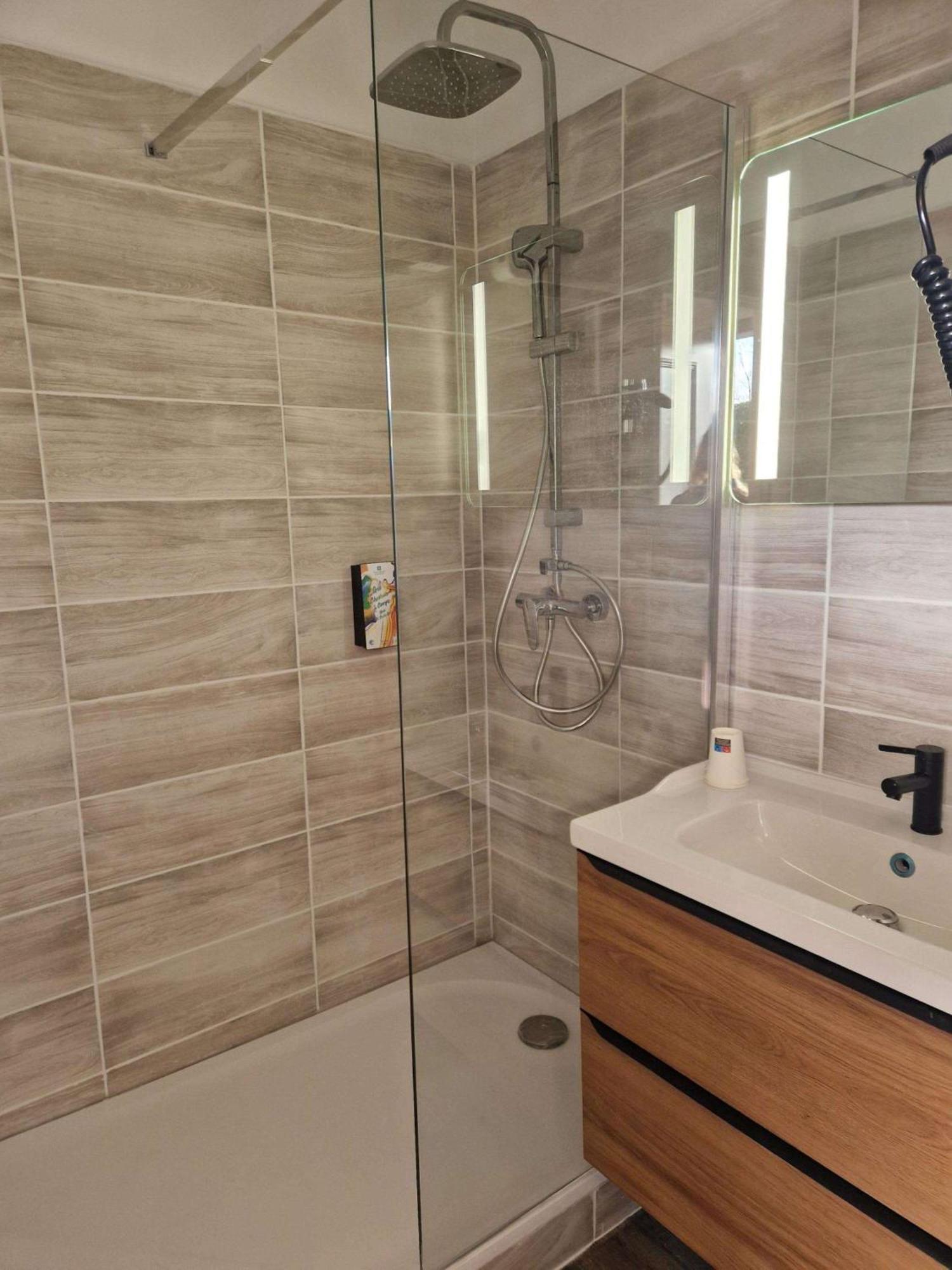 Sure By Western Saint-quentin Ouest Le Pot D Etain Hotel
