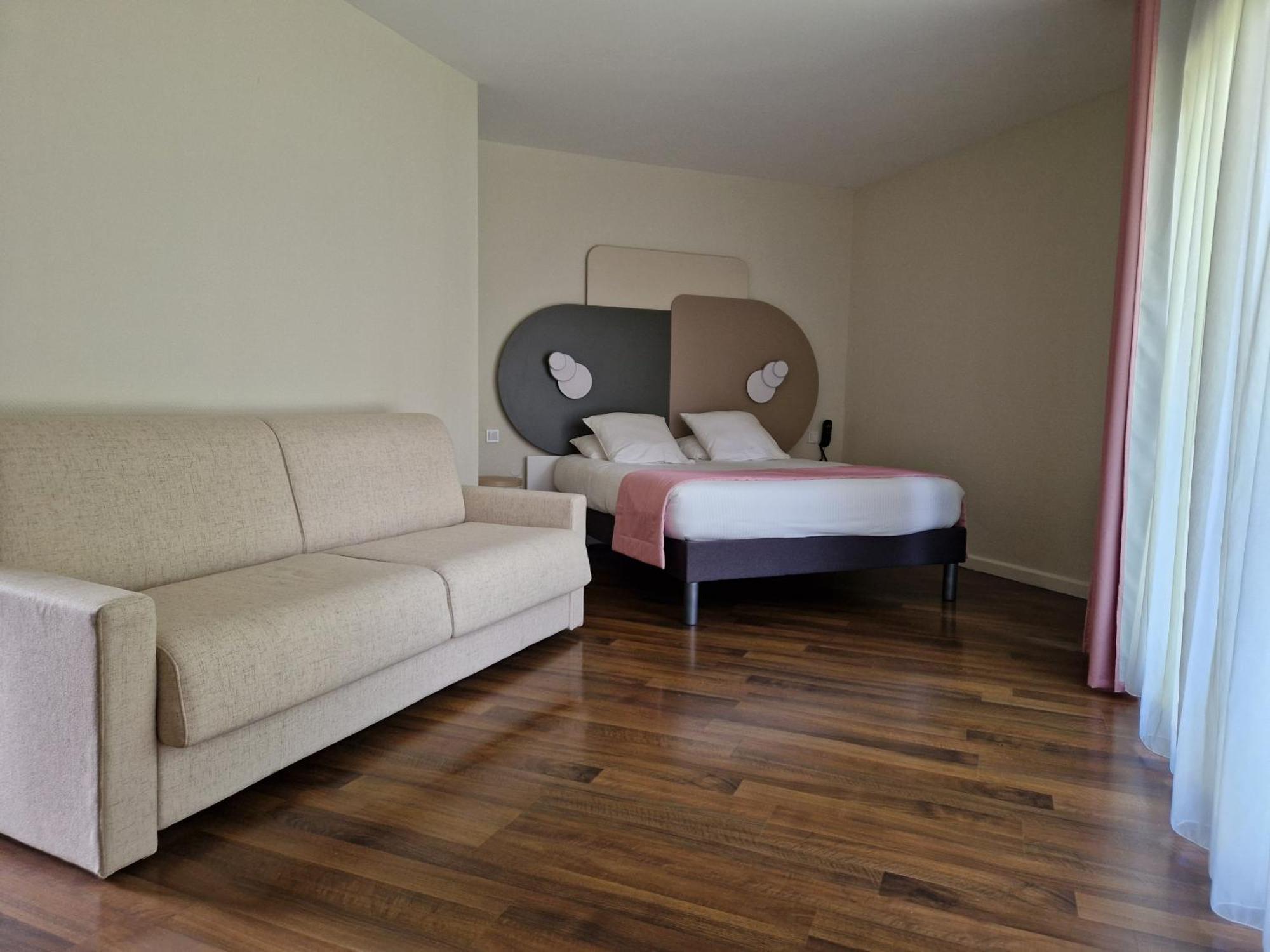 Sure By Western Saint-quentin Ouest Le Pot D Etain 3* Holnon