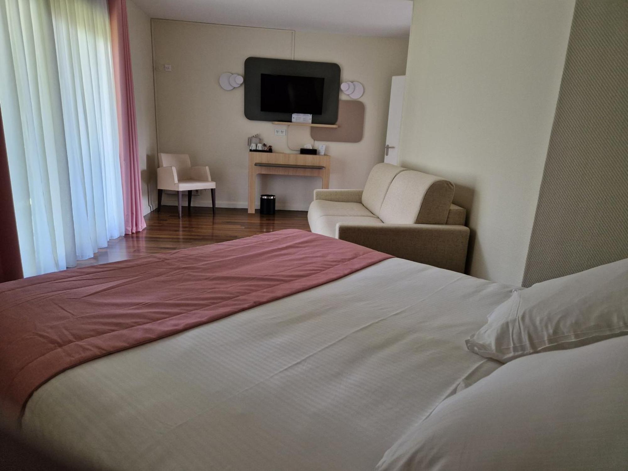 Hotel Sure By Western Saint-quentin Ouest Le Pot D Etain