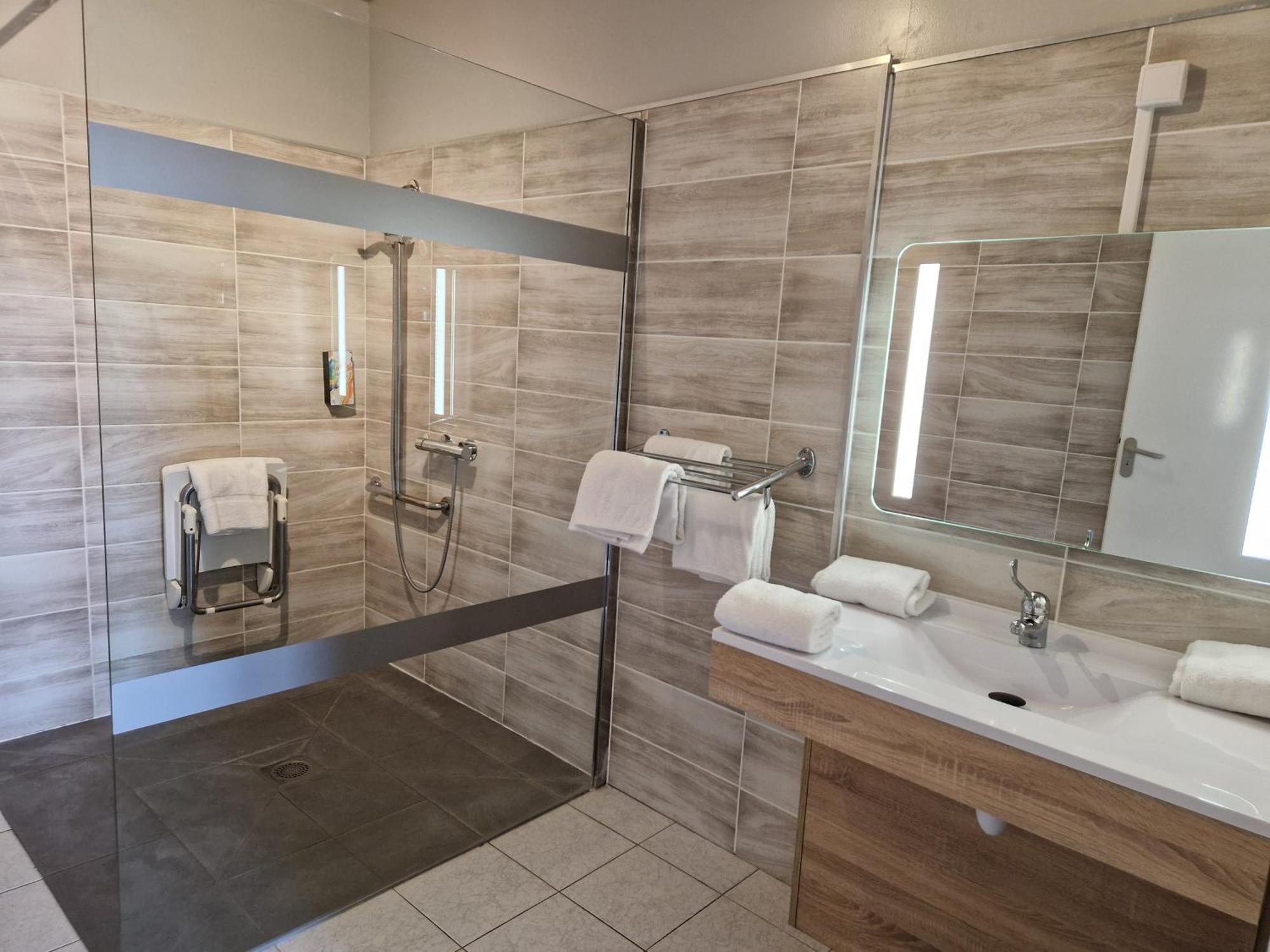 Hotel Sure By Western Saint-quentin Ouest Le Pot D Etain Holnon